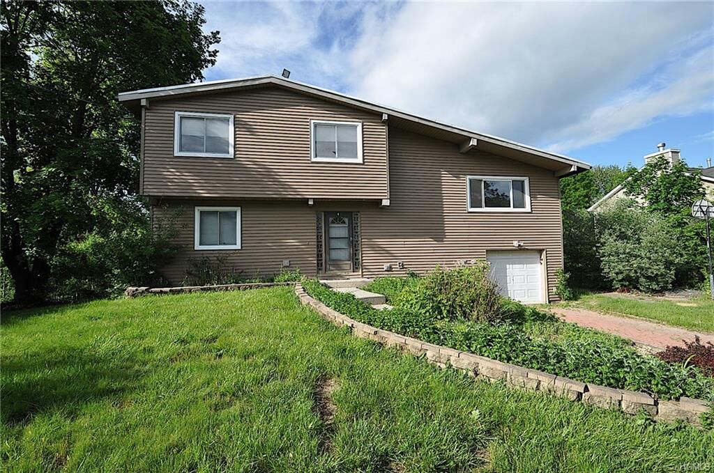 Property Photo: 40 Cherrywood Drive NY 10924