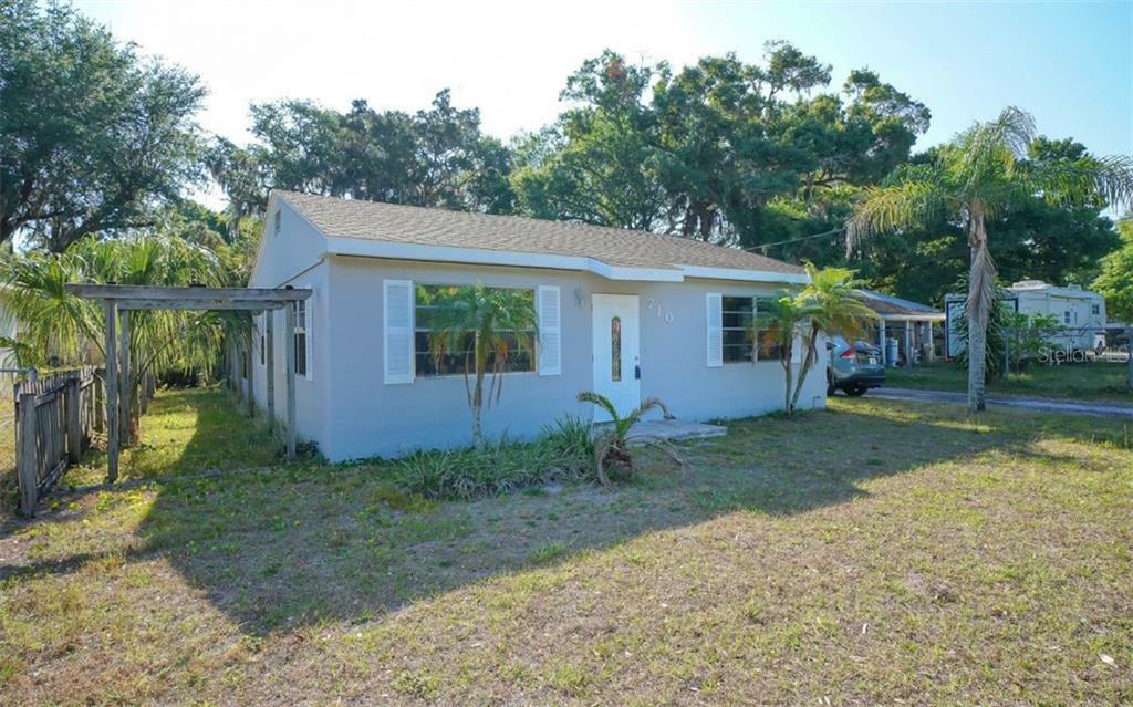 Property Photo:  710 16th Avenue W  FL 34221 