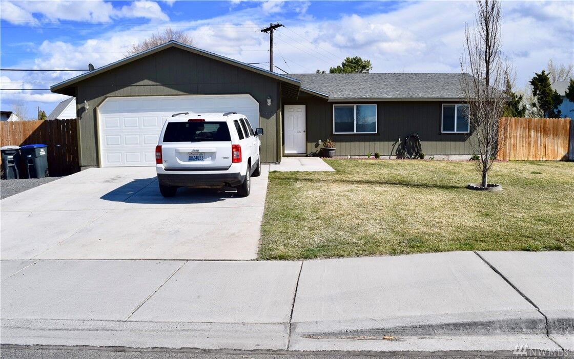 Property Photo:  1629 S Skyline Dr  WA 98837 