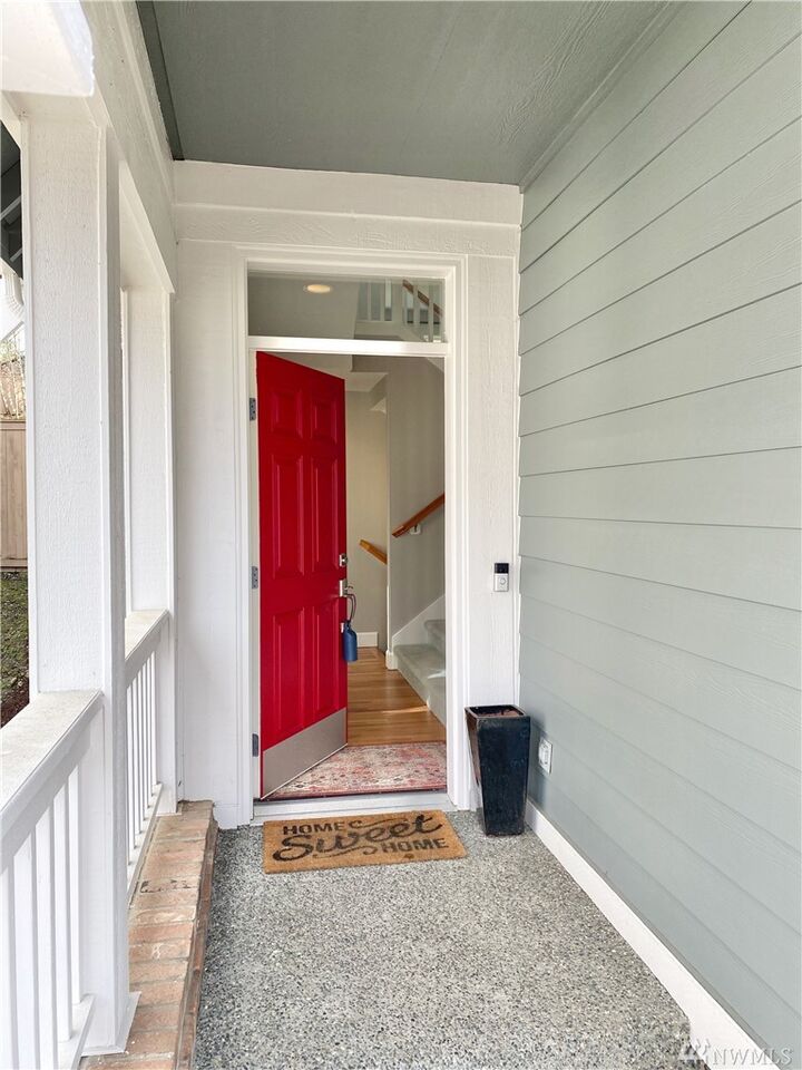 Property Photo:  6922  Silent Creek Avenue SE  WA 98065 