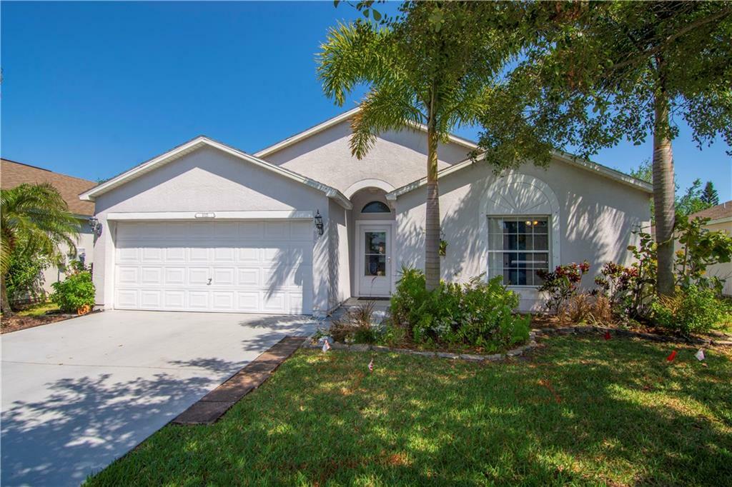 Property Photo:  1021 E 13th Square  FL 32960 