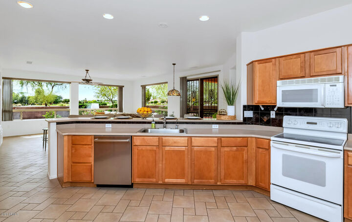 Property Photo:  17851 N Silvergate Court  AZ 85374 