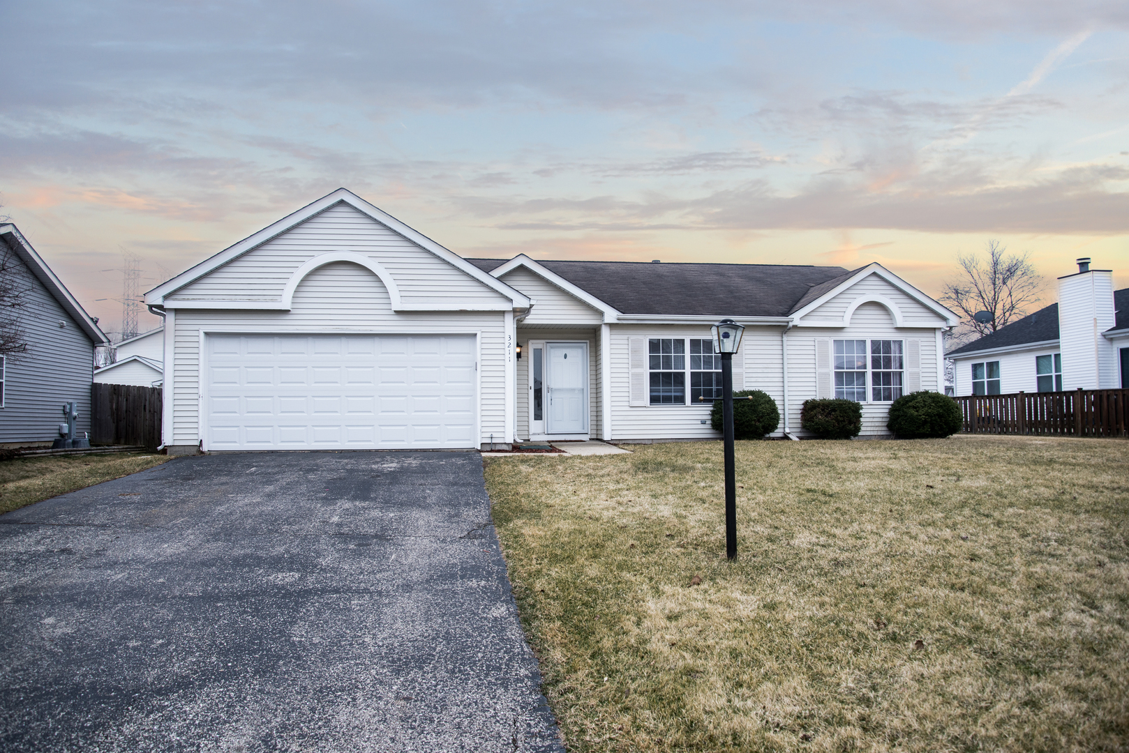 Property Photo: 3211 Kensington Lane IL 60099