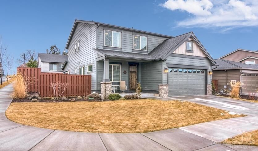 Property Photo:  994 NE Steins Pillar Drive  OR 97754 