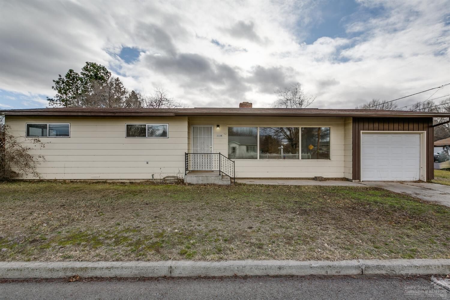 Property Photo:  315 SE C Street  OR 97741 