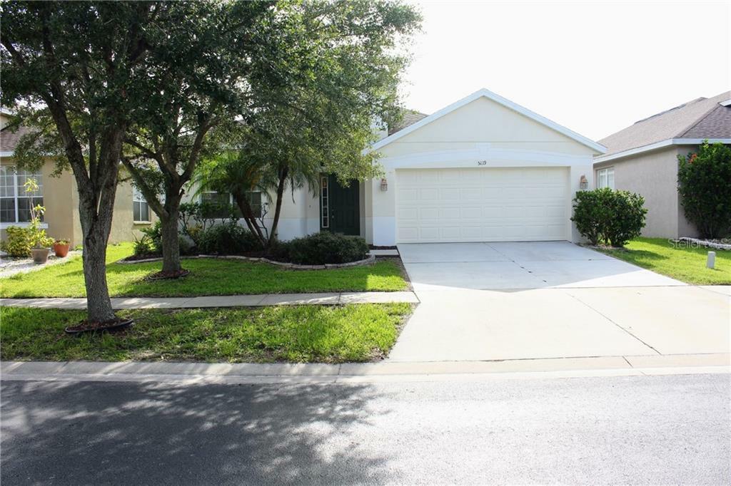 Property Photo:  5119 Clover Mist Drive  FL 33572 