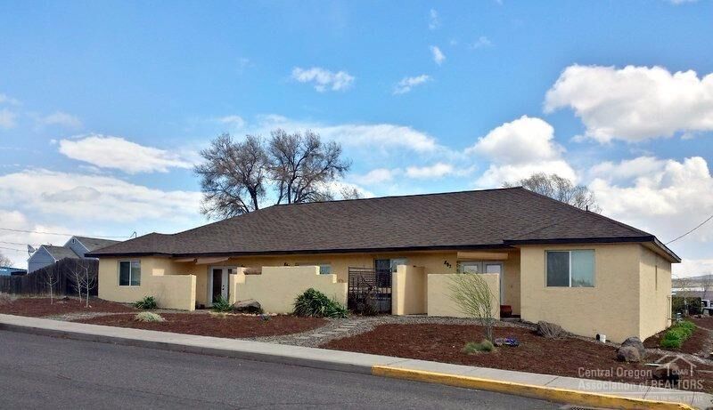 Property Photo: 893 SW Madison Street OR 97741