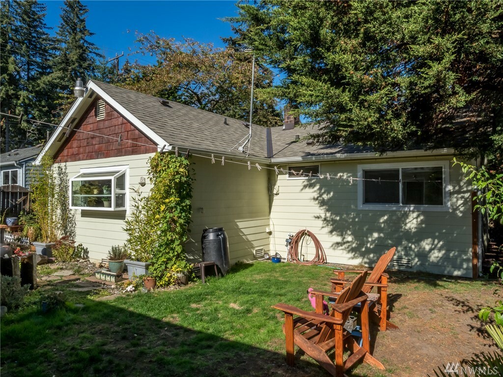 Property Photo: 2511 NE 165th St WA 98155