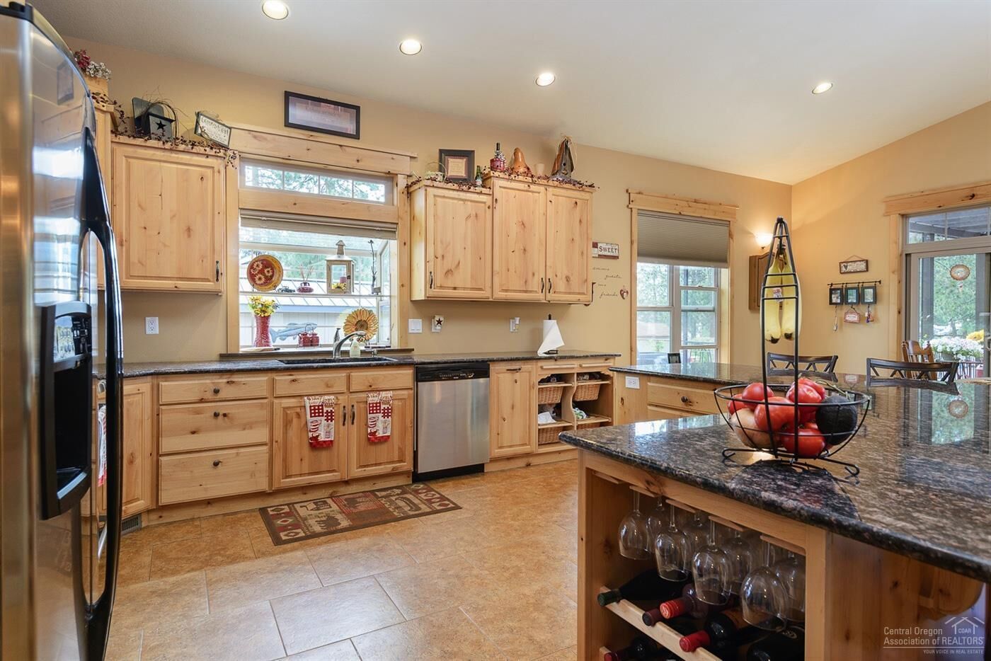 Property Photo: 19606 Apache Road OR 97702