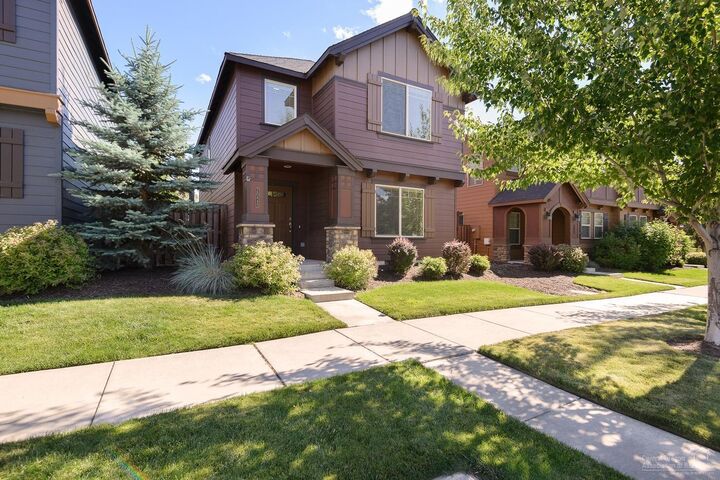 20449 Brentwood Avenue  Bend OR 97702 photo