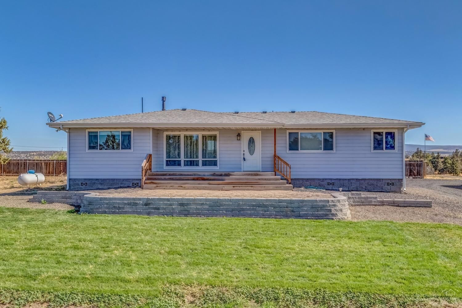 Property Photo:  86 SE Jones Street  OR 97741 