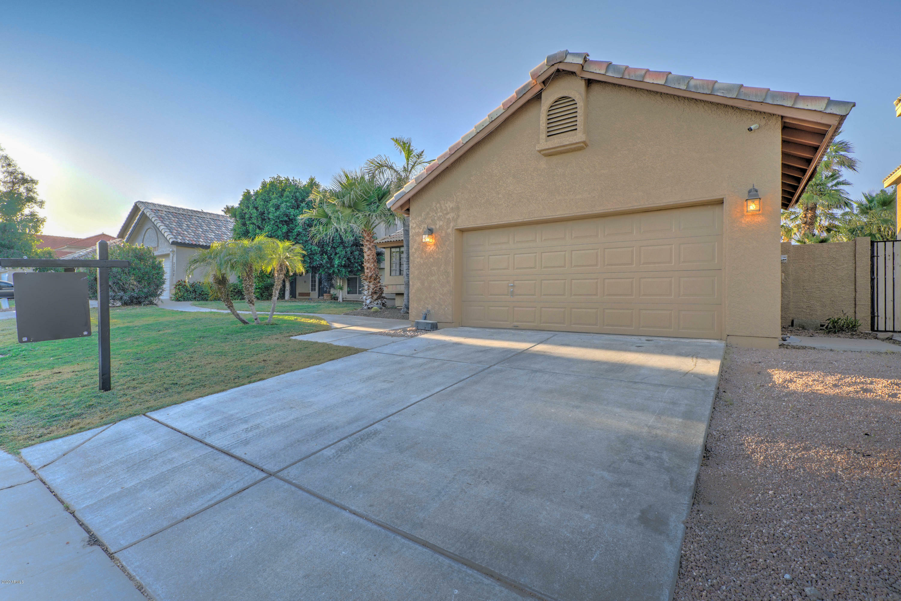 Property Photo:  3306 E Hiddenview Drive  AZ 85048 