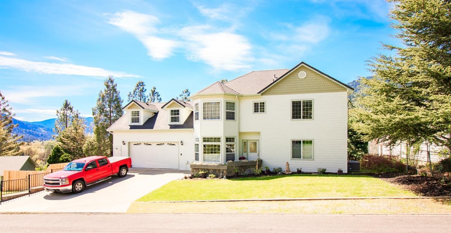 Property Photo: 1005 Broadway Street OR 97537