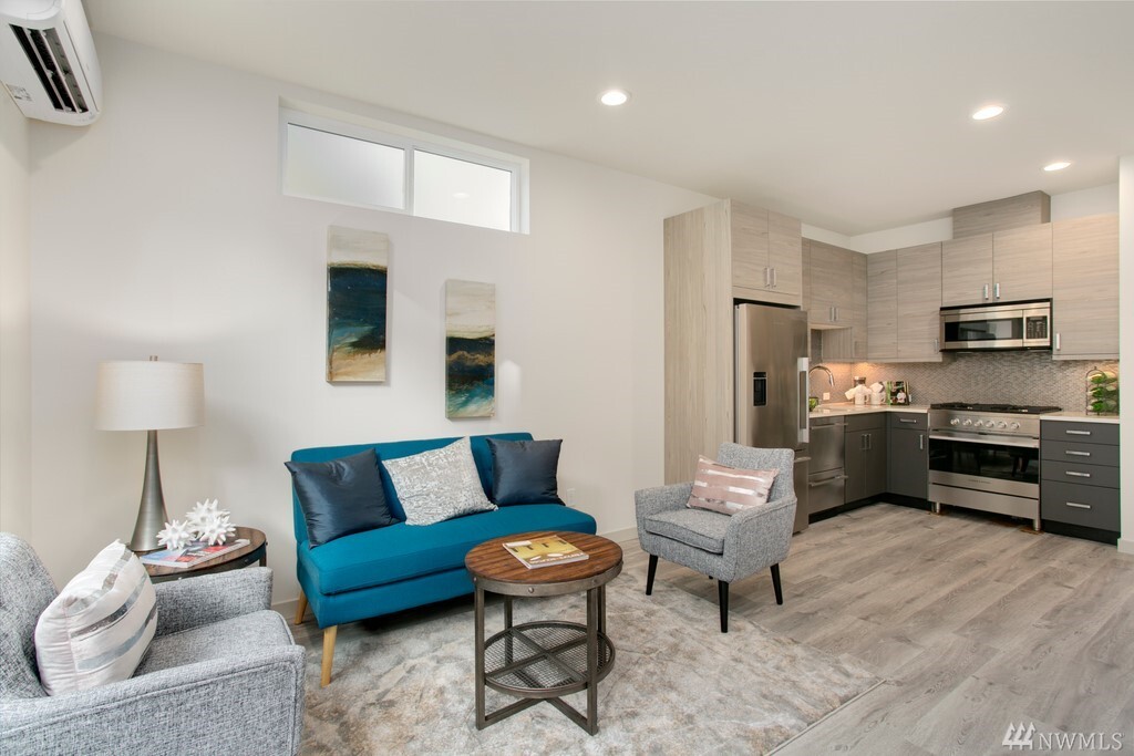 Property Photo: 8042 F 35th Avenue NE F WA 98115