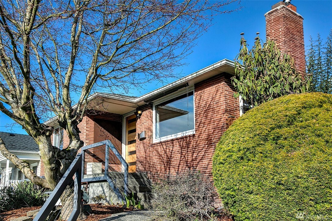 Property Photo:  2360 20th Ave S  WA 98144 