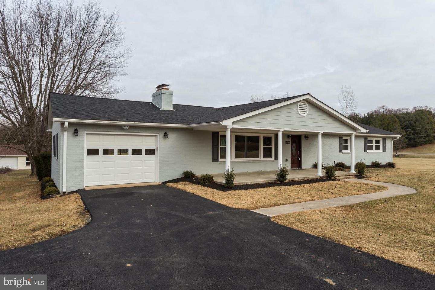 Property Photo: 40348 Charles Town Pike VA 20158