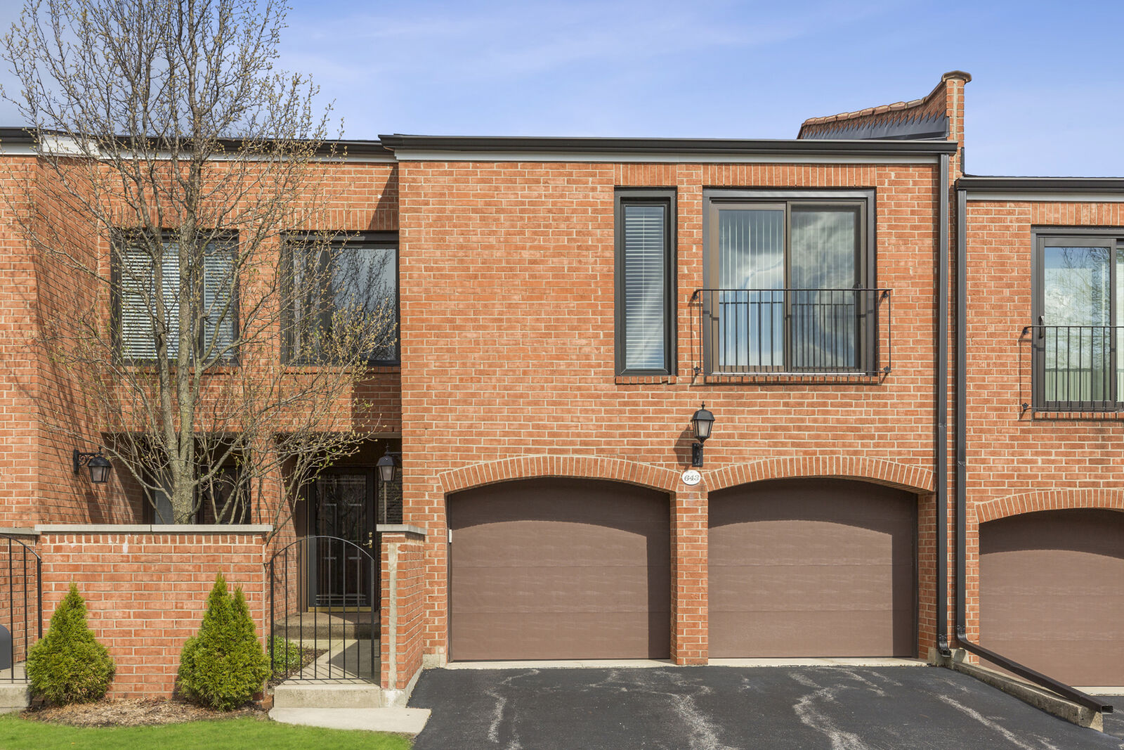 Property Photo:  2S643 Gloucester Way West  IL 60523 