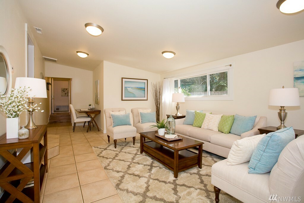 Property Photo: 18312 Corliss Ave N WA 98133