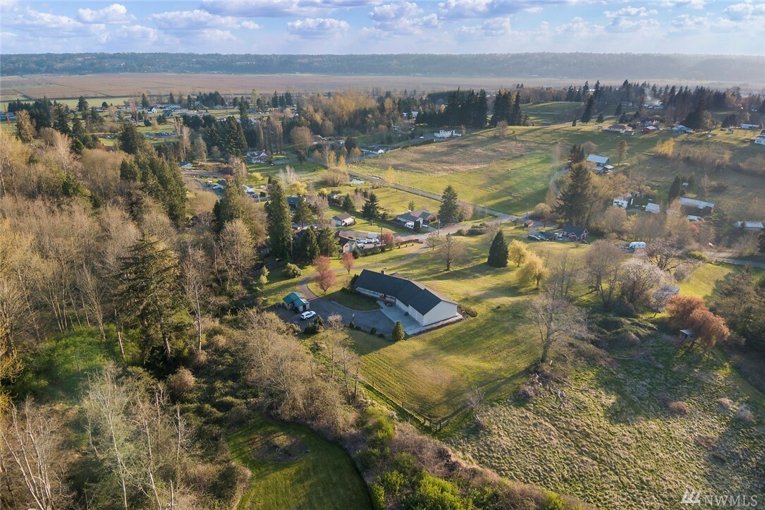 Property Photo: 6933 70th St SE WA 98290