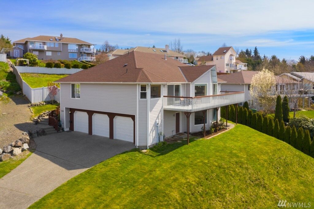 Property Photo:  7519  74th Drive NE  WA 98270 