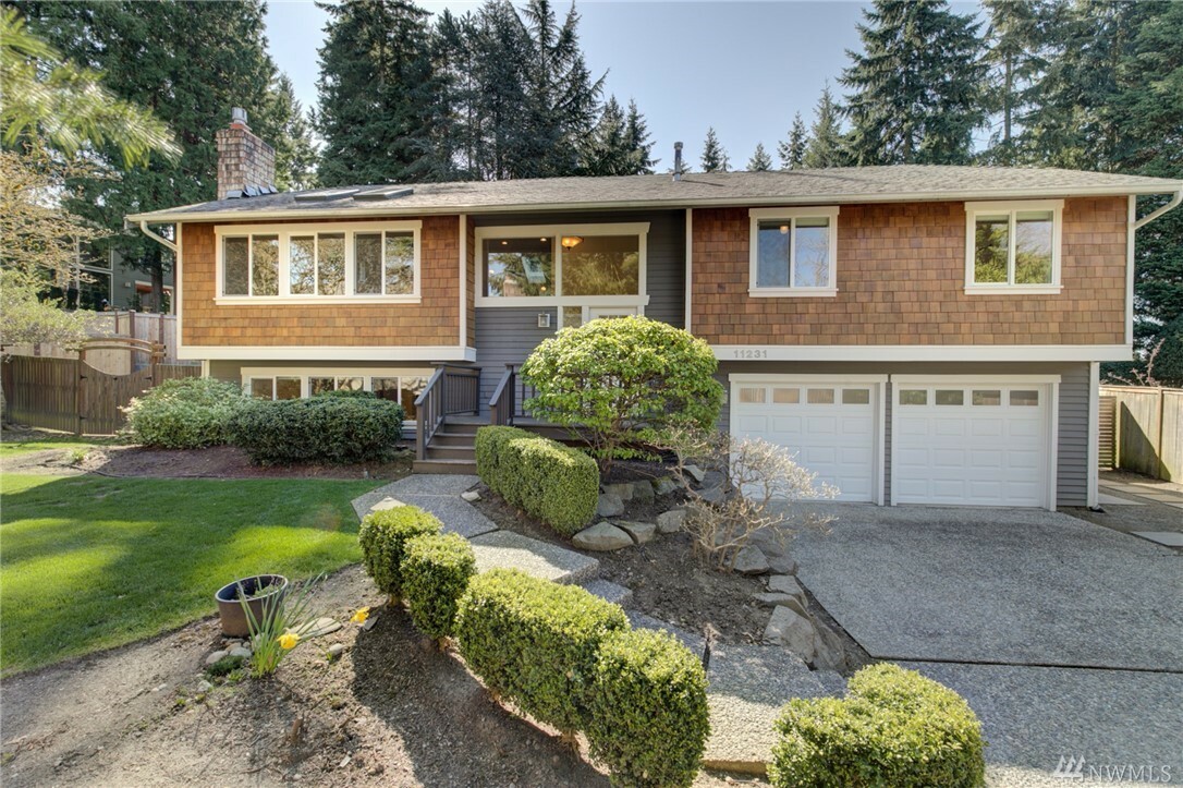 Property Photo:  11231 NE 58th Place  WA 98033 