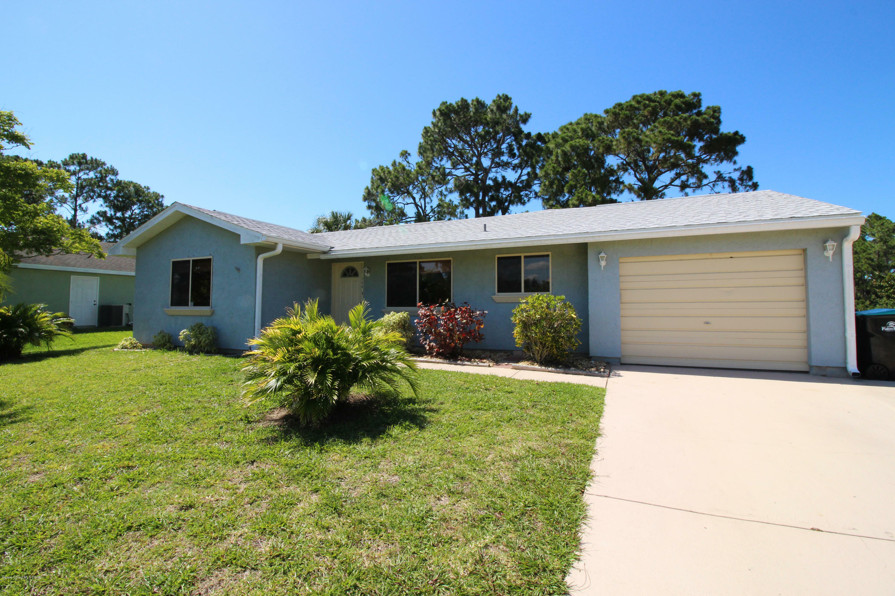 Property Photo:  745 Seven Gables Circle SE  FL 32909 