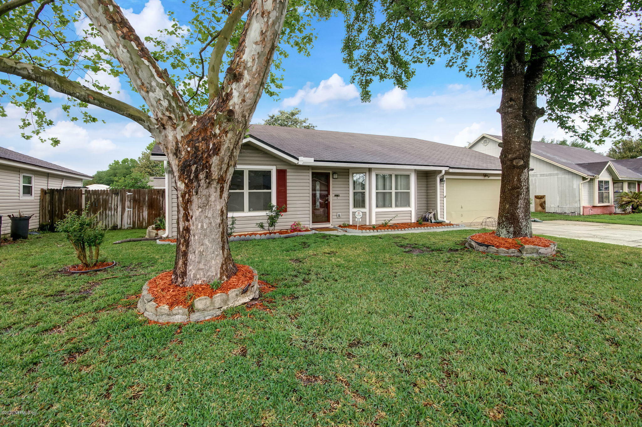 Property Photo:  616 Radnor Lane  FL 32221 