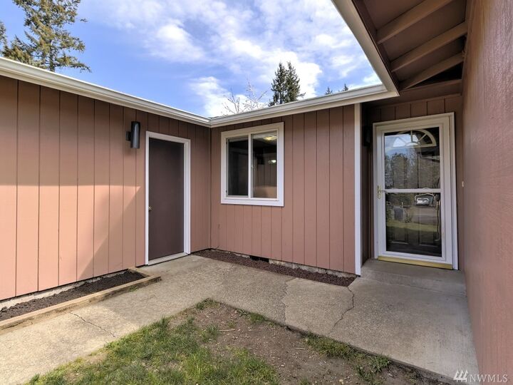 Property Photo:  519  Fir Street  WA 98584 