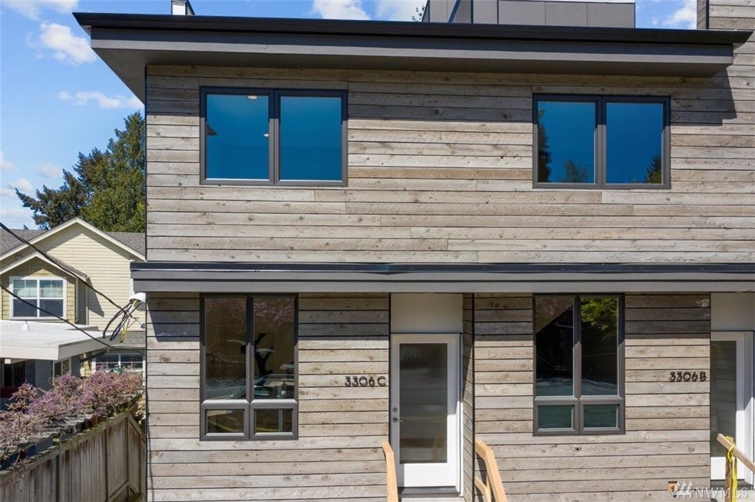 Property Photo:  3306 W Government Way C  WA 98119 