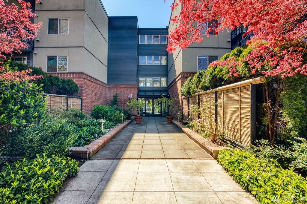 Property Photo: 275 W Roy Street 201 WA 98119