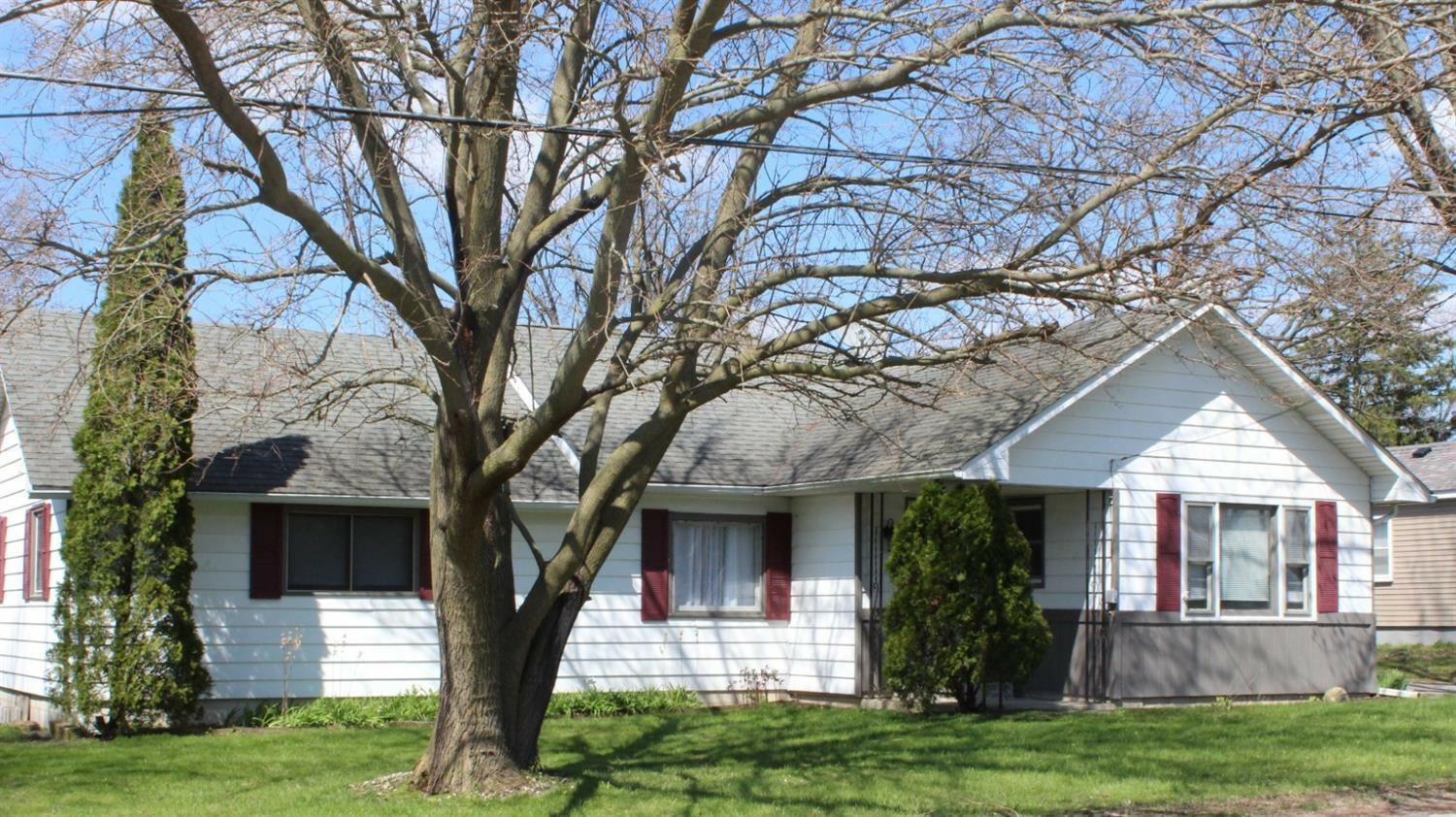 Property Photo: 405 W Alyea Street IN 46341