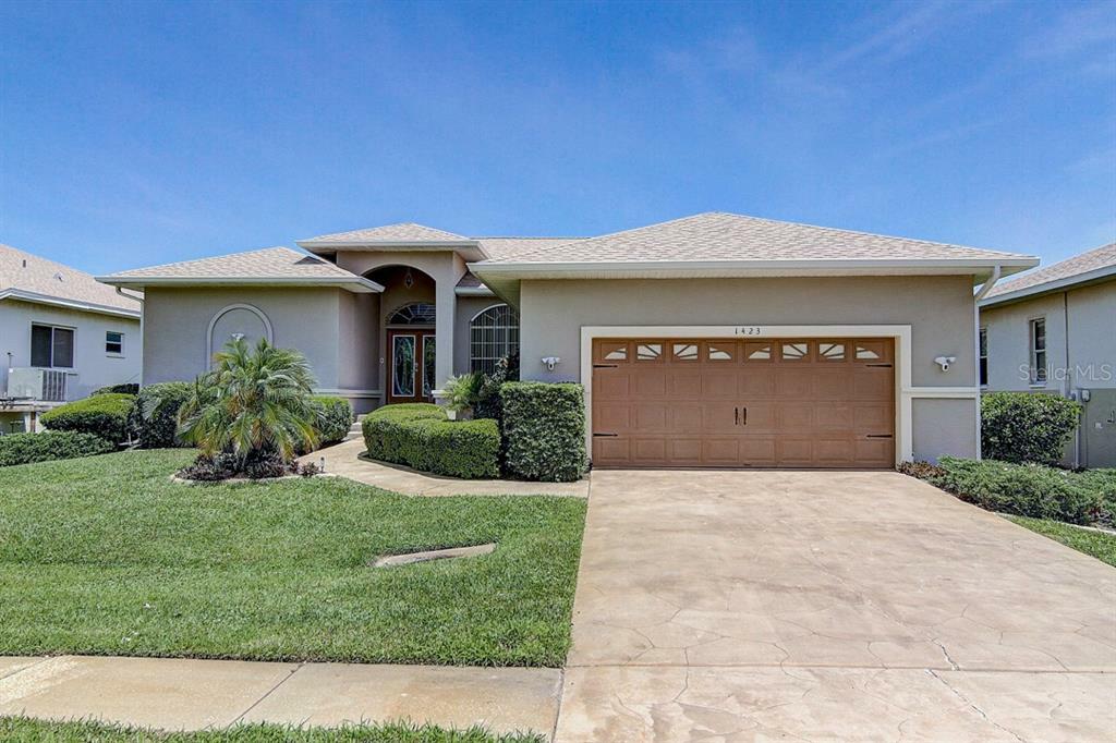 Property Photo:  1423 Beach Club Lane  FL 33572 