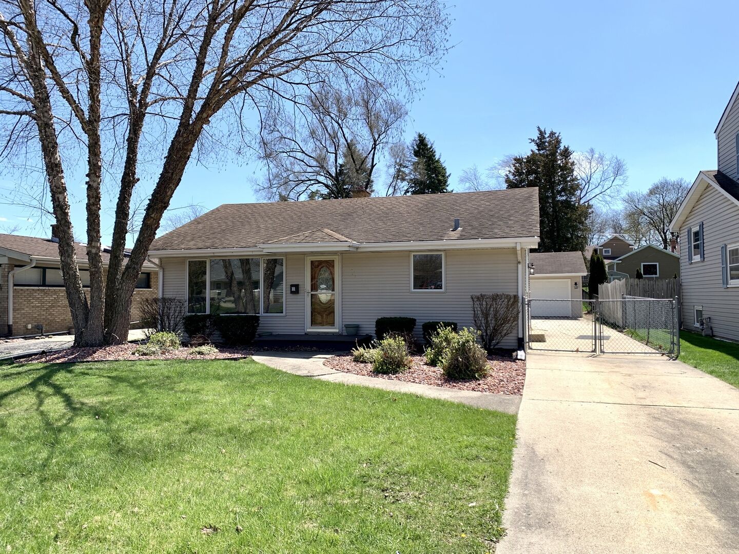 Property Photo: 101 Congress Street IL 60181