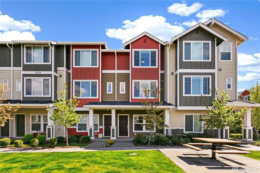 Property Photo: 13516 44th Ct SE 2 WA 98012