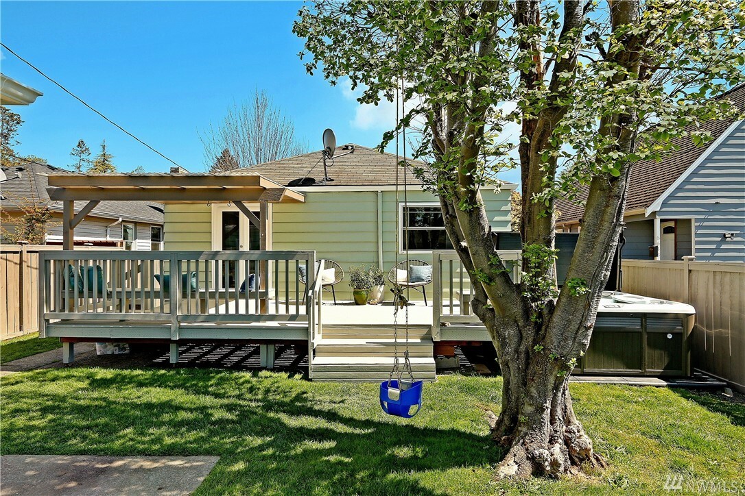 Property Photo:  5639 35th Ave SW  WA 98126 