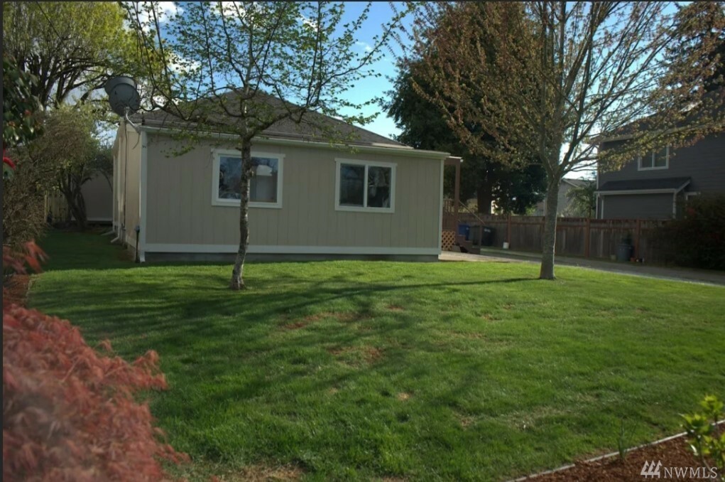 Property Photo:  2431 S 130th Place  WA 98168 