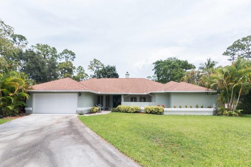 Property Photo: 530 Kingsbury Terrace FL 33414