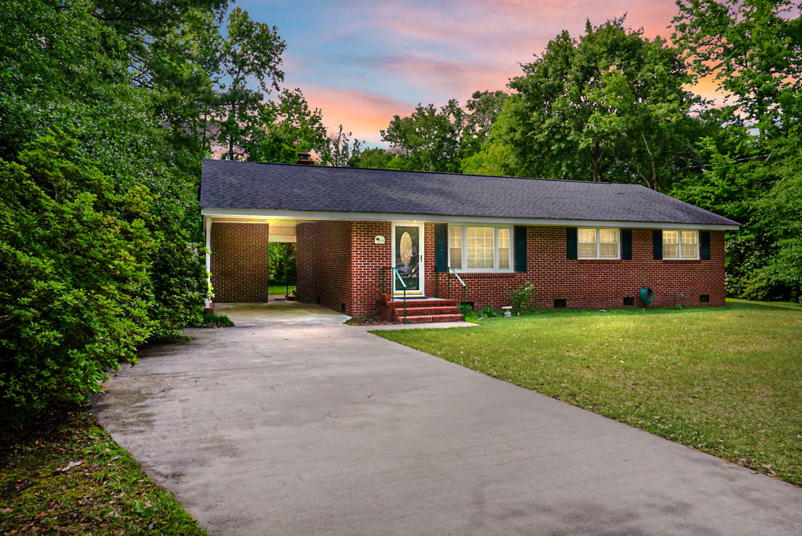 Property Photo:  213 Fairlawn Drive  SC 29461 