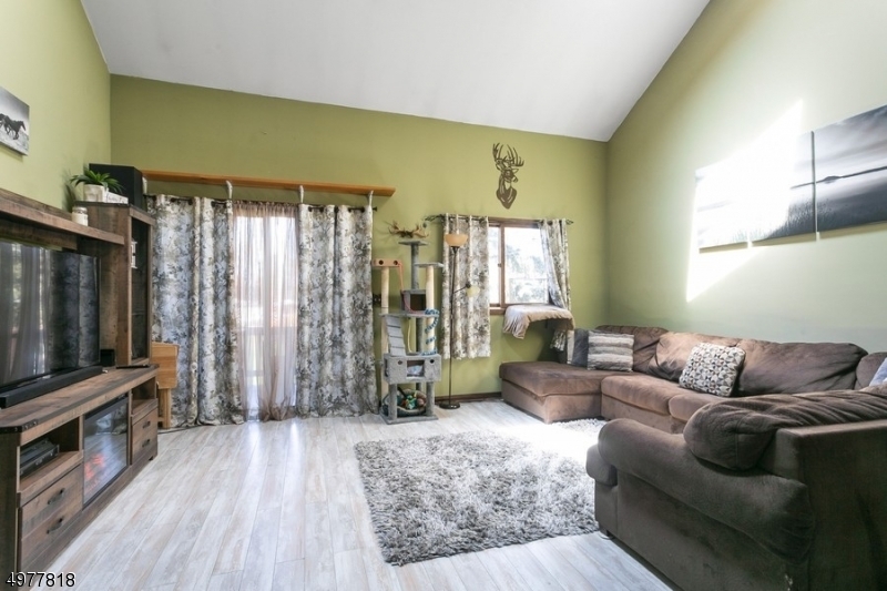 Property Photo:  3 Beaver Creek Dr Unit 8  NJ 07462 