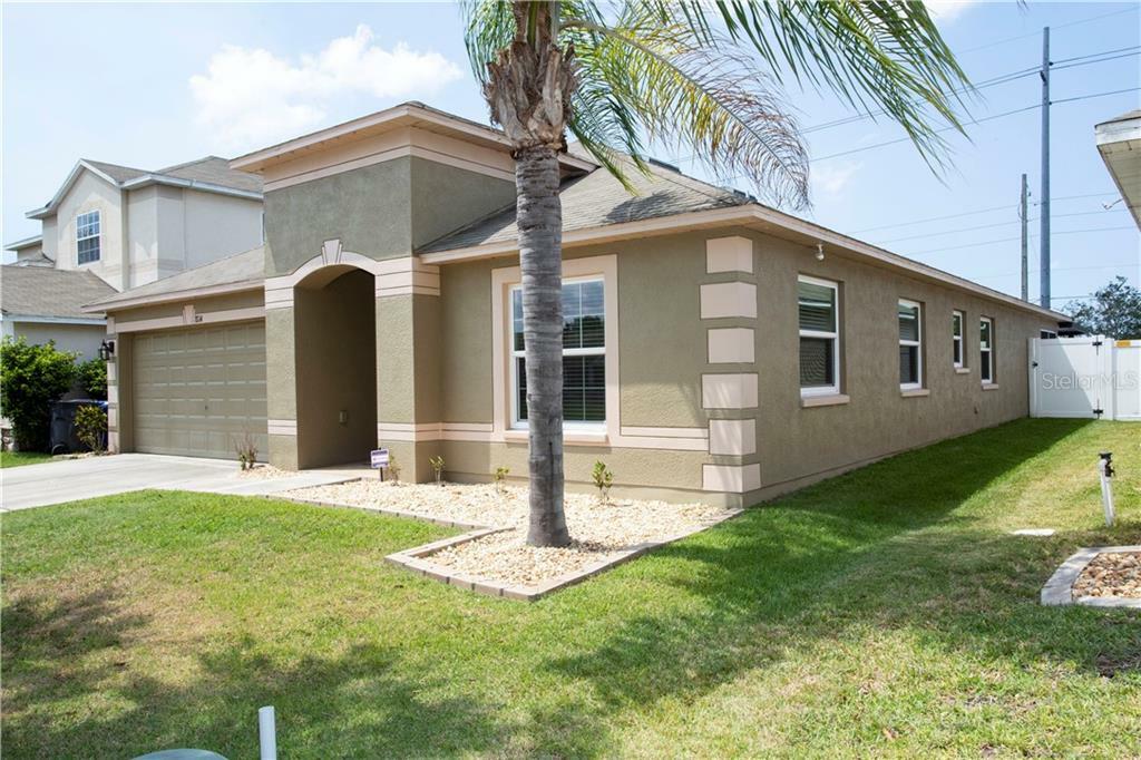 Property Photo: 8114 Carriage Pointe Drive FL 33534