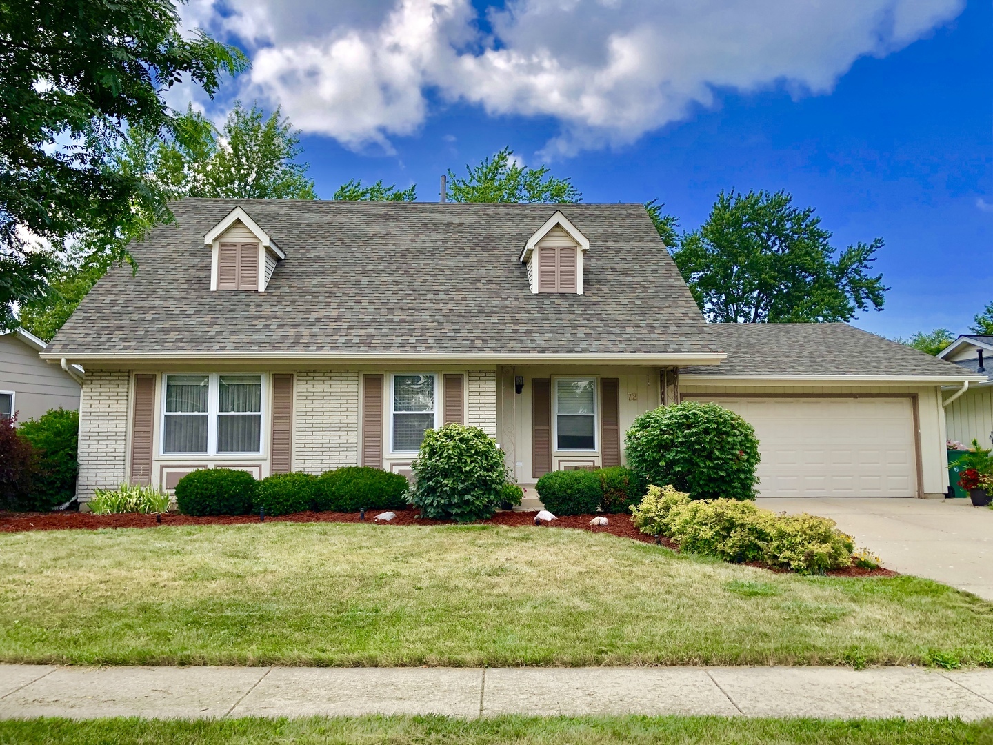 Property Photo: 72 Kenilworth Avenue IL 60007