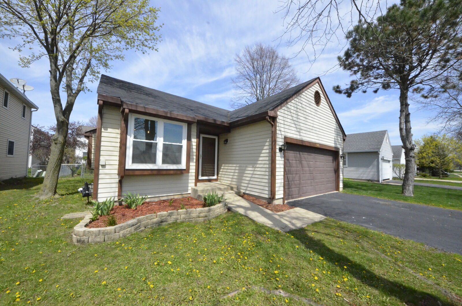 Property Photo: 1880 Wildwood Lane IL 60133