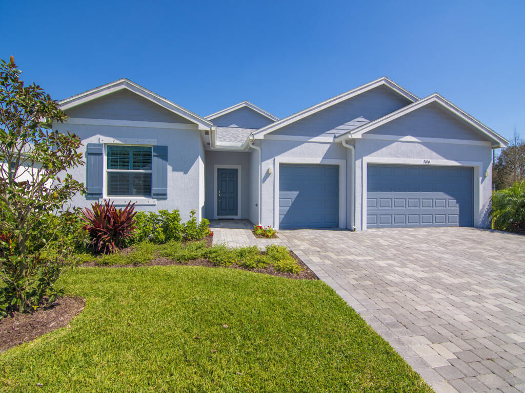 Property Photo: 2020 46th Avenue FL 32966