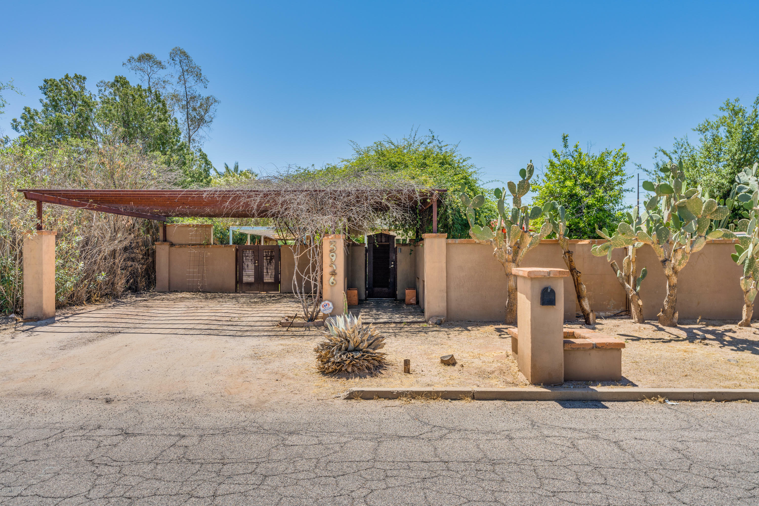 Property Photo:  3926 E Hayne Street  AZ 85711 