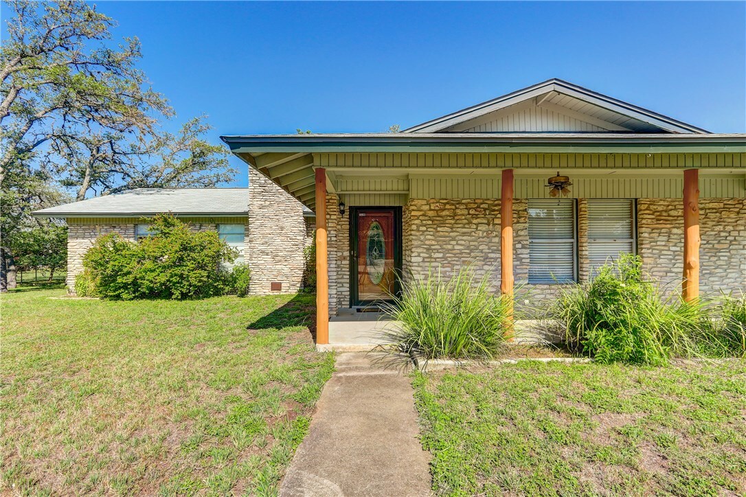 Property Photo:  200 Bonnie Drive  TX 78620 