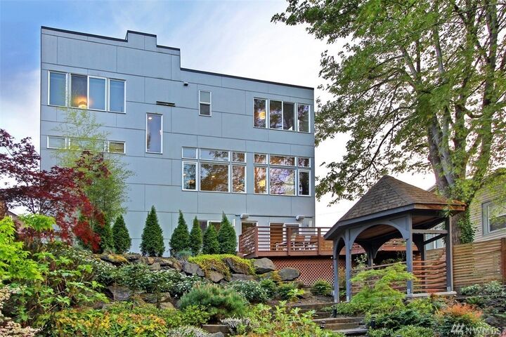 Property Photo: 3312 E Howell Street WA 98122