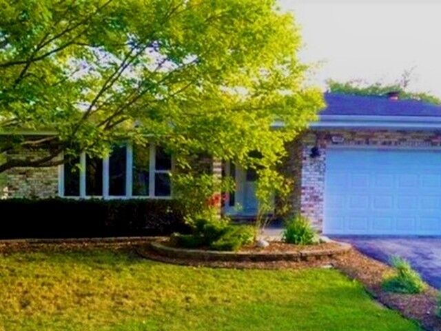 Property Photo: 4336 Applewood Lane IL 60443