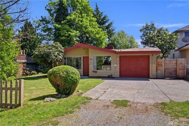 Property Photo:  1237 SW 118th St  WA 98146 