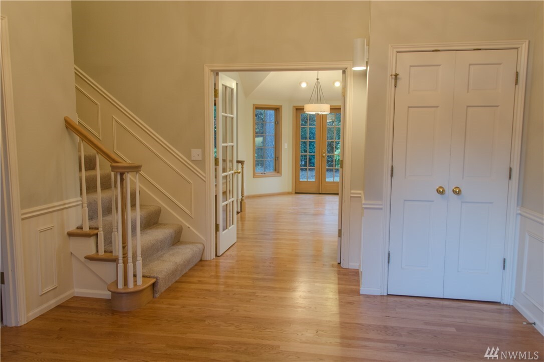 Property Photo: 8816 SE 77th Place WA 98040