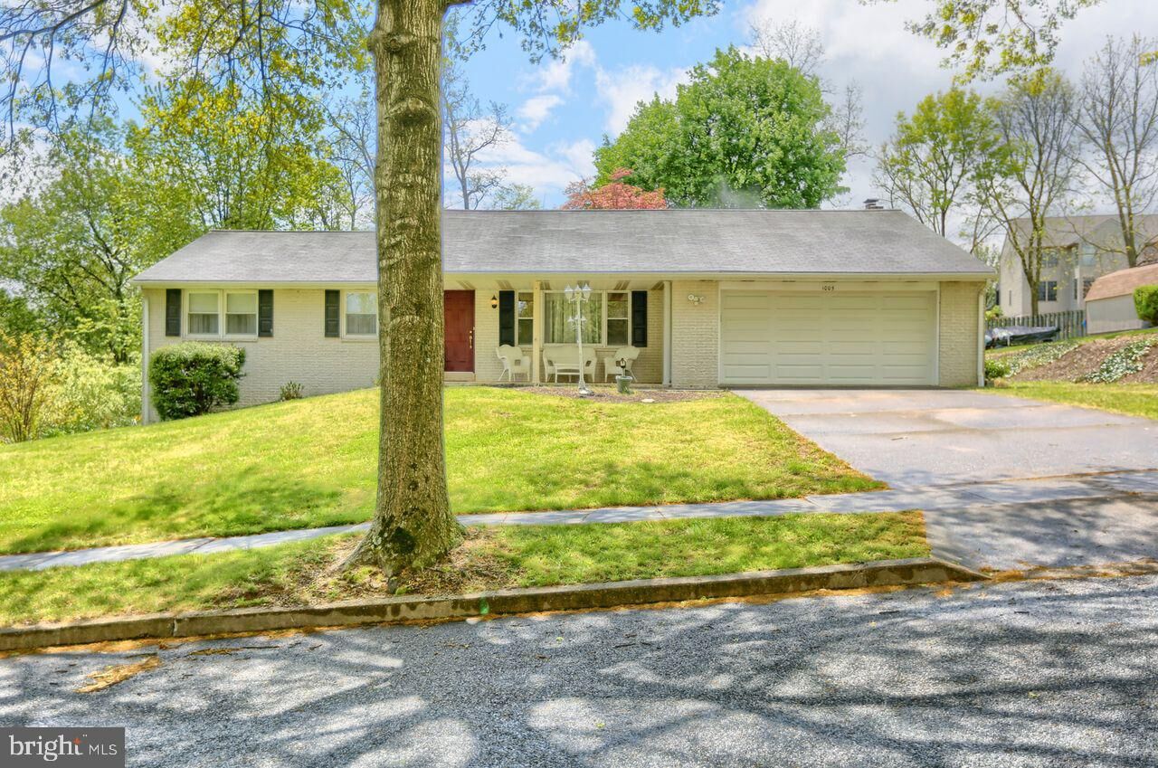 Property Photo: 1005 Copper Creek Drive PA 17050